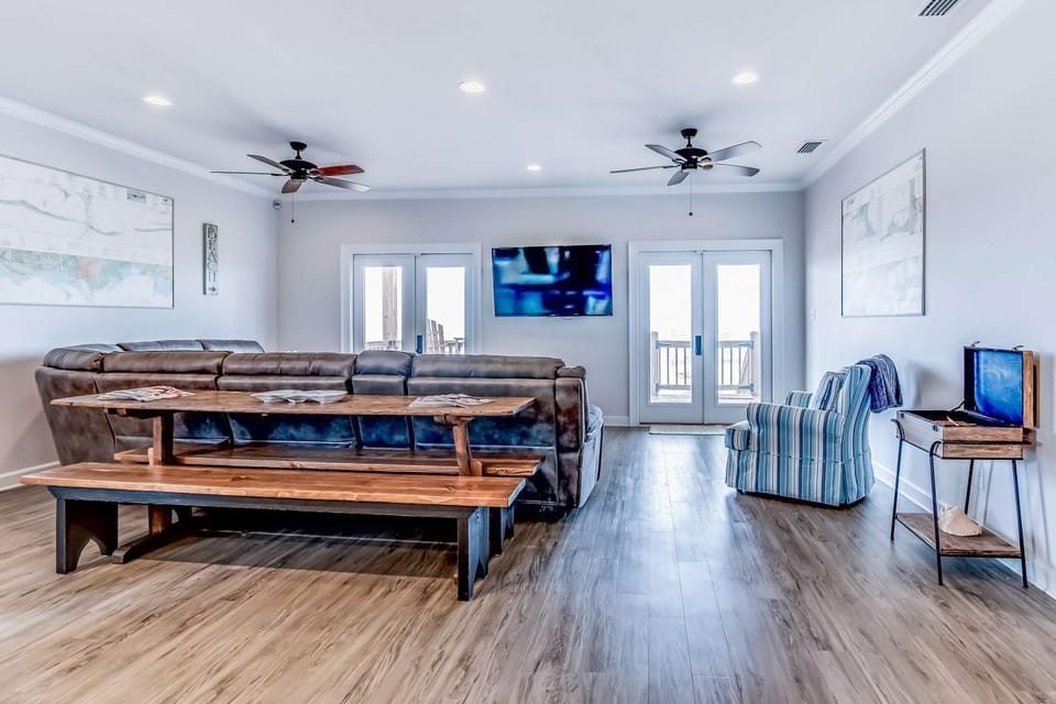 Dog-friendly waterfront getaway furnished patio House in Dauphin Island