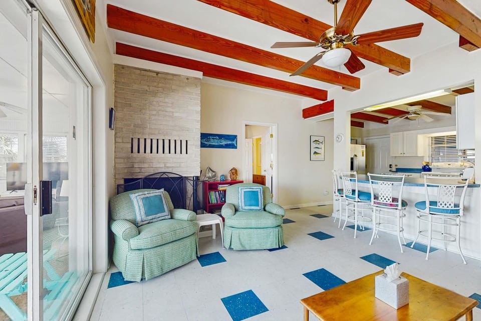 Bayfront home with private dock deck & sleeper porch - dog-friendly House in Dauphin Island