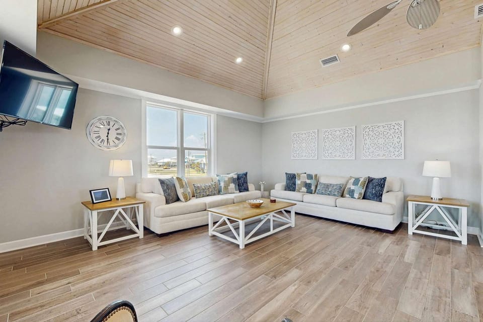 Stunning home with direct ocean views private hot tub & grill - dogs welcome House in Dauphin Island