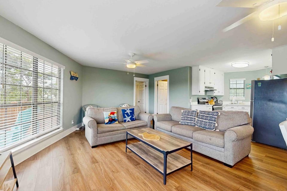 2-story home near the beach with deck outdoor shower W&Ds 2 kitchens House in Alabama