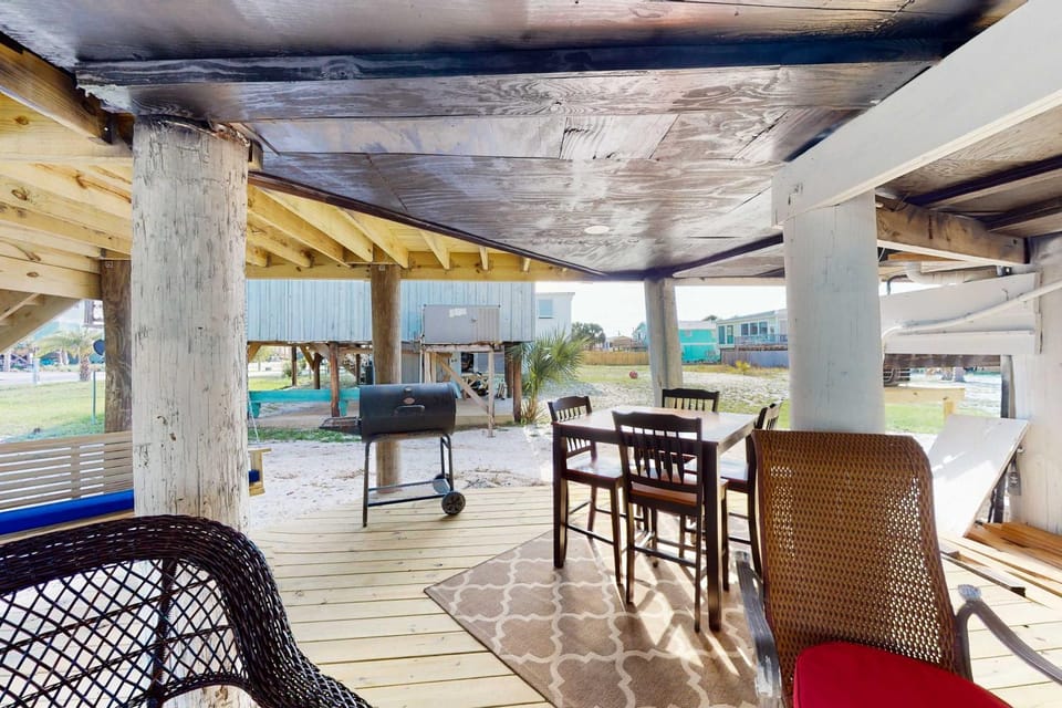 Dog-friendly beach stay with a balcony grill outdoor bar swing W&D & AC House in Gulf Shores