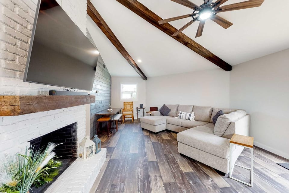 Dog-friendly beach stay with a balcony grill outdoor bar swing W&D & AC House in Gulf Shores