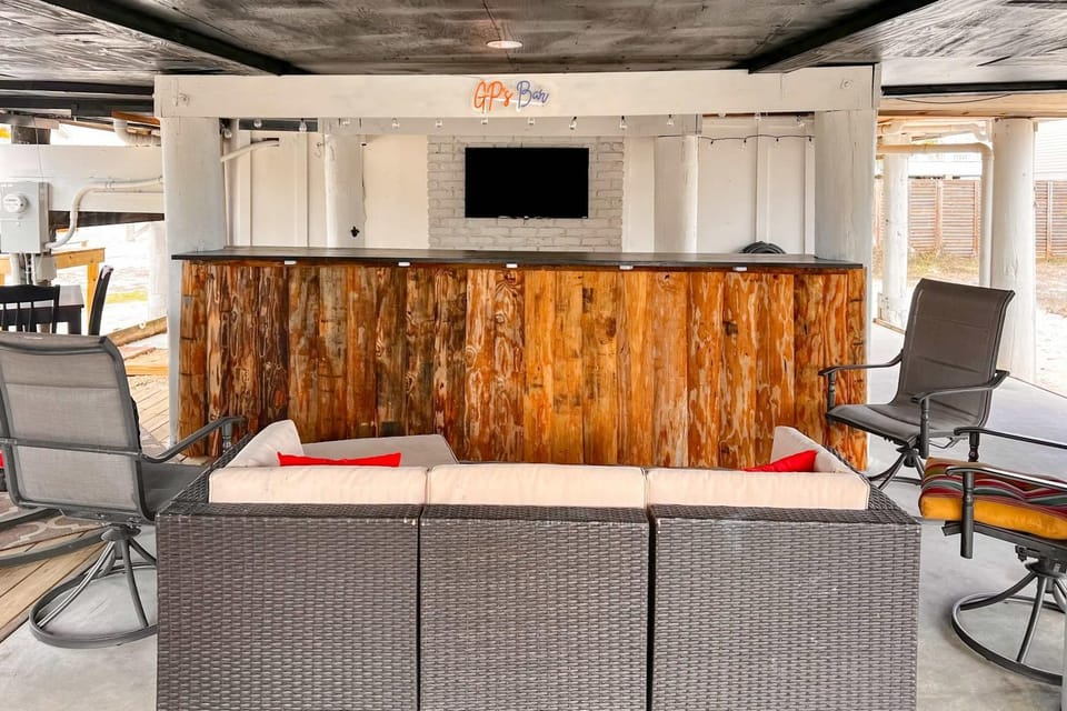 Dog-friendly beach stay with a balcony grill outdoor bar swing W&D & AC House in Gulf Shores