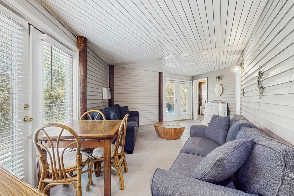 Downstairs duplex near the beach with full kitchen WiFi cable partial AC House in Alabama