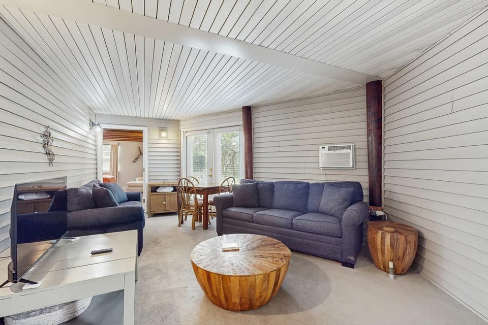 Downstairs duplex near the beach with full kitchen WiFi cable partial AC House in Alabama