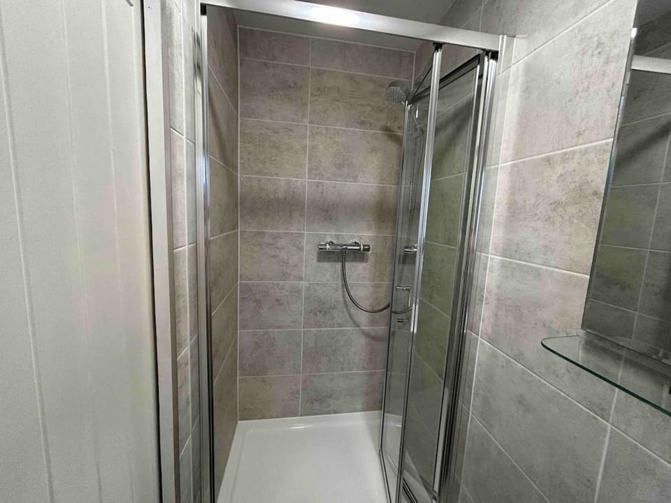 Cosy private home near Heathrow & Central London Apartment in Twickenham