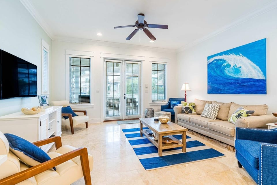 Water-view cottage on the lake near the beach with private pool patio W&D AC House in Alabama