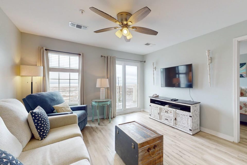 Grand Beach Resort #318 Condo in Gulf Shores with pool and hot tub access House in Gulf Shores