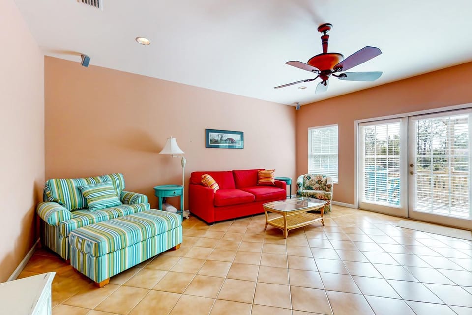 Sunny coastal hideaway with patio large deck W&D & central AC House in Alabama