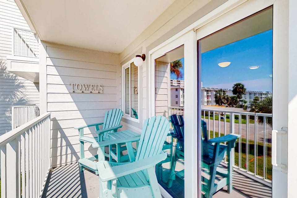 Beachfront condo with private balcony pools tennis gyms & saunas House in Alabama
