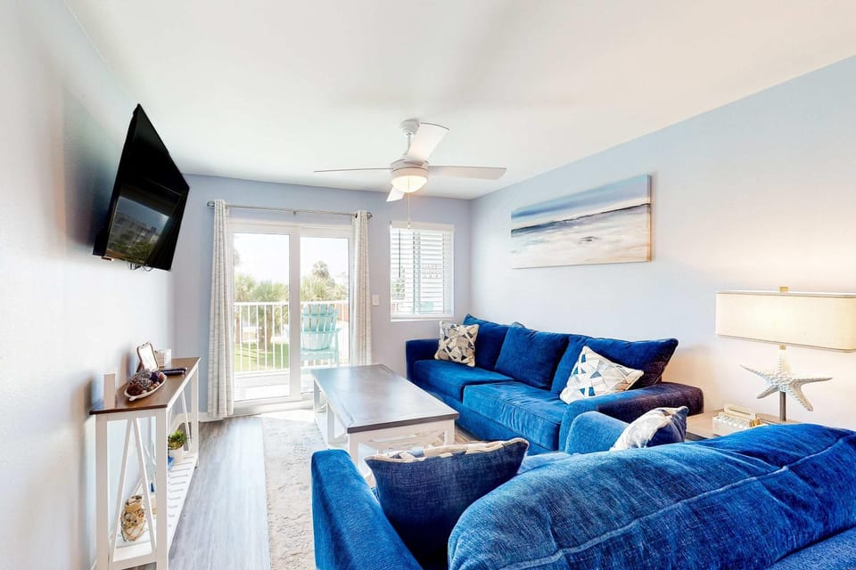 Beachfront condo with private balcony pools tennis gyms & saunas House in Alabama