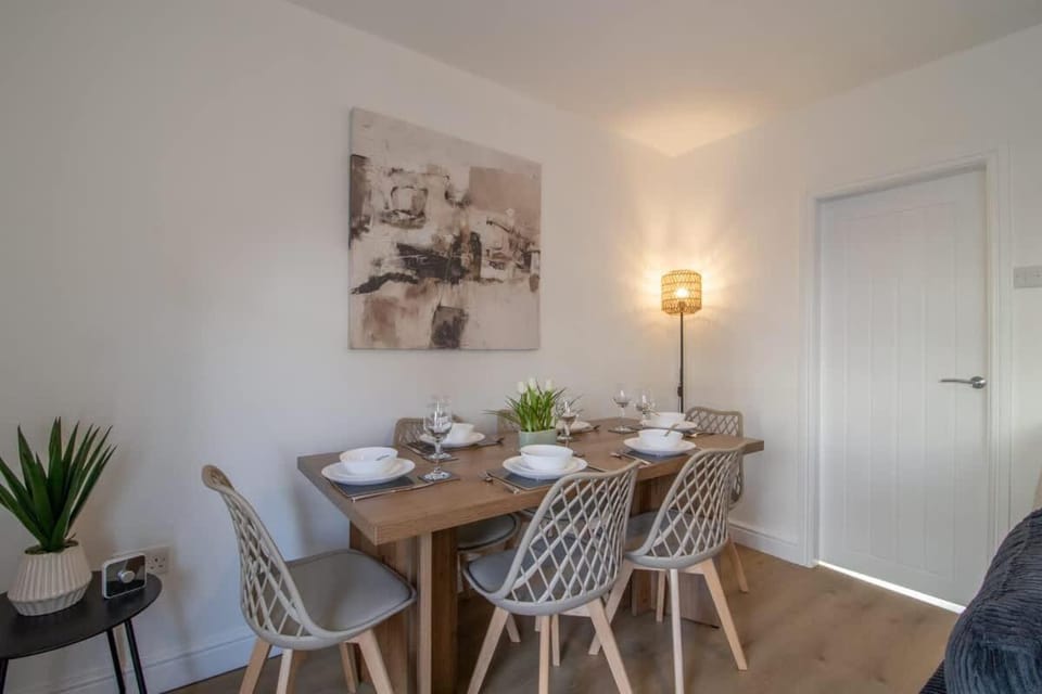Betty's House - 3 bedroom in Coatbridge House in Coatbridge