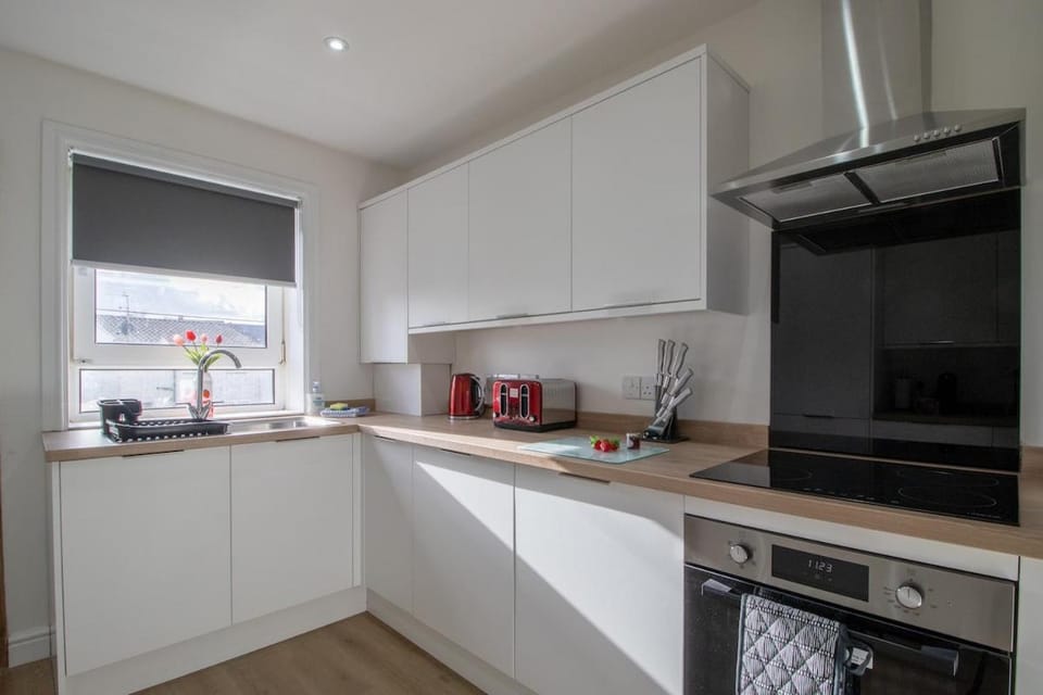 Betty's House - 3 bedroom in Coatbridge House in Coatbridge