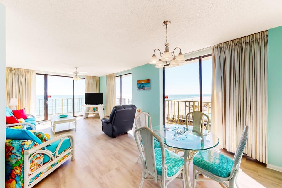 Beachfront condo with Gulf views outdoor pool large wrap-around balcony & W&D House in West Beach