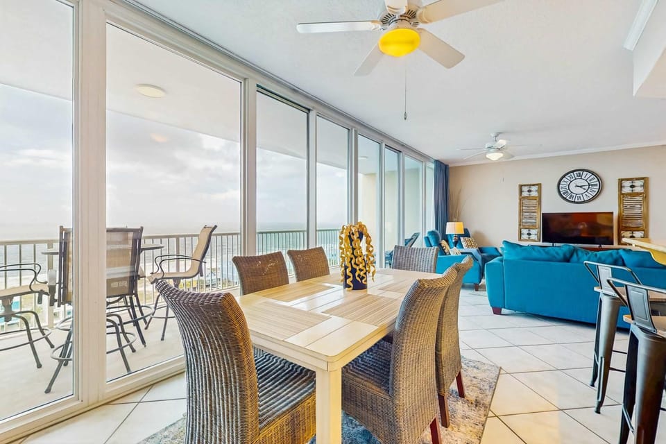 Gulf-view retreat with washer dryer AC pool sauna & fitness center House in West Beach