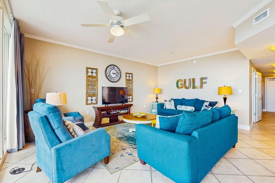 Gulf-view retreat with washer dryer AC pool sauna & fitness center House in West Beach
