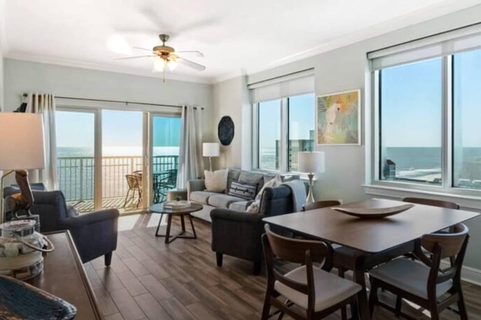 Gorgeous Gulf view condo with indoor outdoor pools hot tubs gym & balconies House in West Beach
