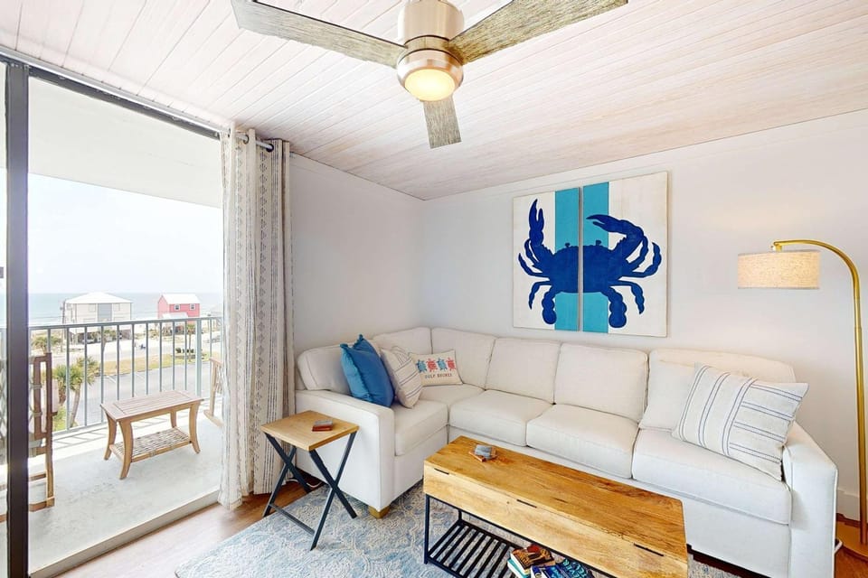 Completely renovated gulf view condo with pool hot tub tennis and pickleball House in West Beach