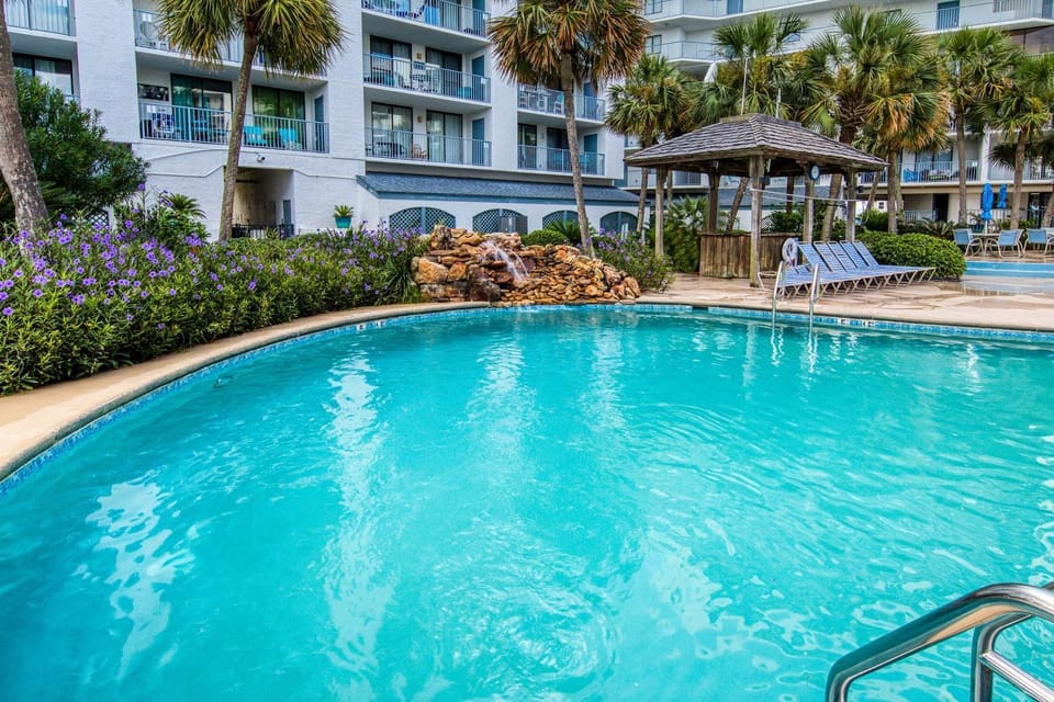 Completely renovated gulf view condo with pool hot tub tennis and pickleball House in West Beach