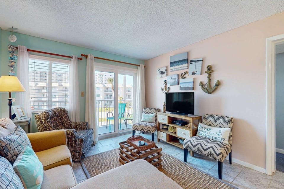 2nd-floor coastal condo with pools hot tubs tennis balcony elevator House in Alabama