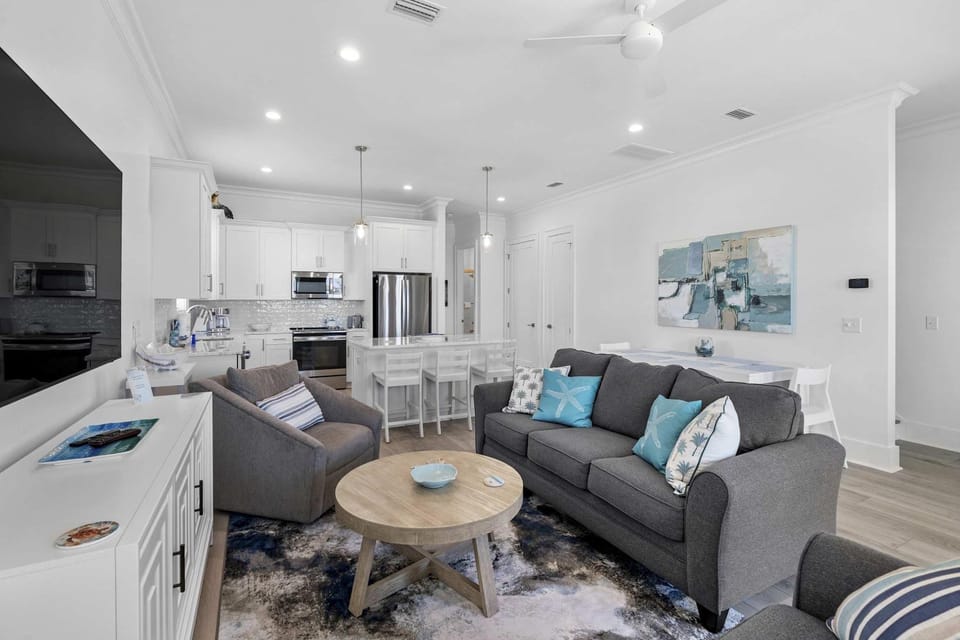 Inviting home with shared pool balcony full kitchen central AC & W&D House in Gulf Shores
