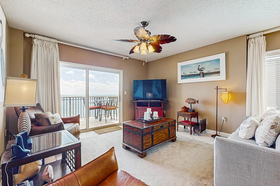 Beachfront condo with shared pool outdoor shower and beach access House in West Beach