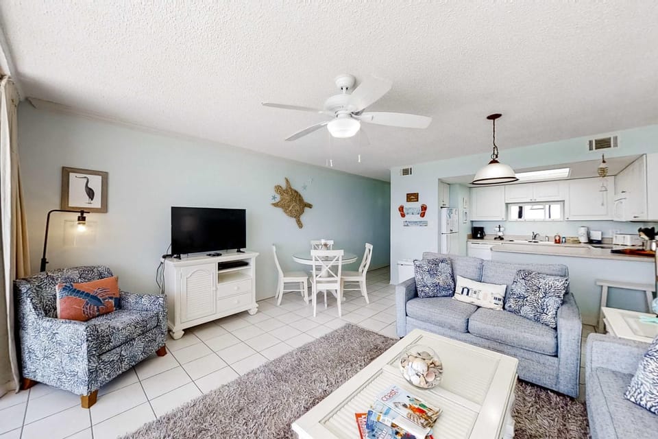 Beachfront Condo with Gorgeous Gulf View Balcony & Shared Pools House in Orange Beach