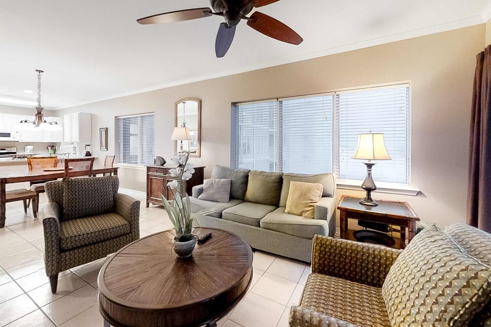 Gulf-Front condo with balcony beach access WiFi AC & outdoor pool House in Orange Beach