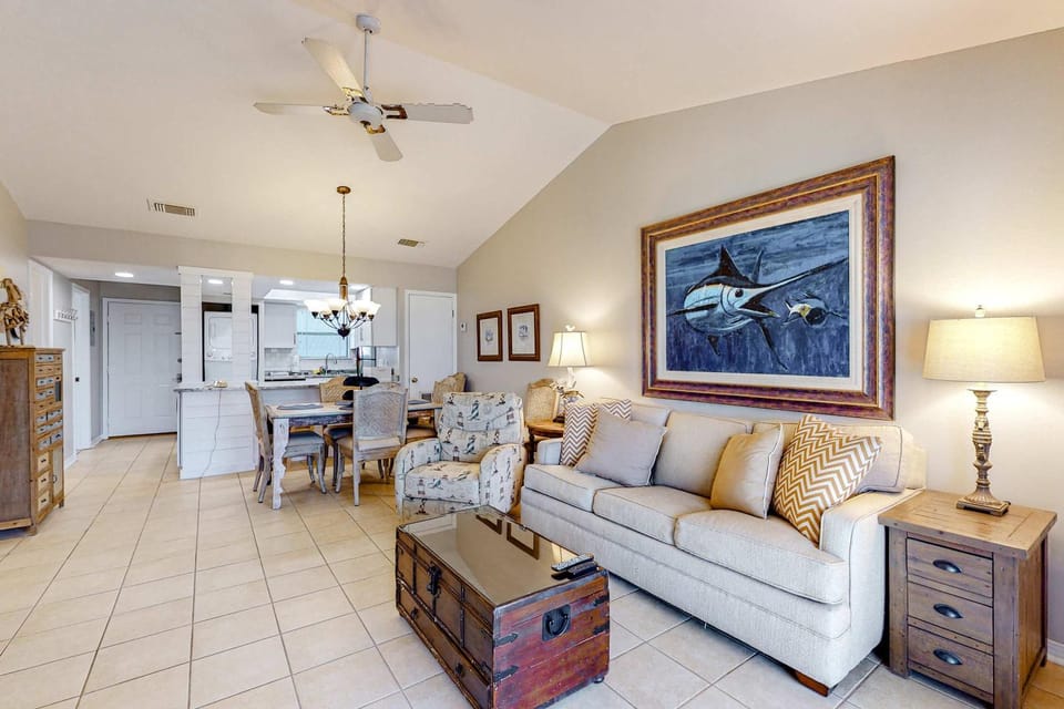 Enchanting condo with pool balcony central AC & washer dryer House in Orange Beach