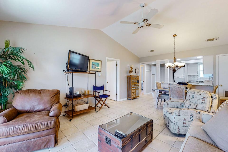 Enchanting condo with pool balcony central AC & washer dryer House in Orange Beach