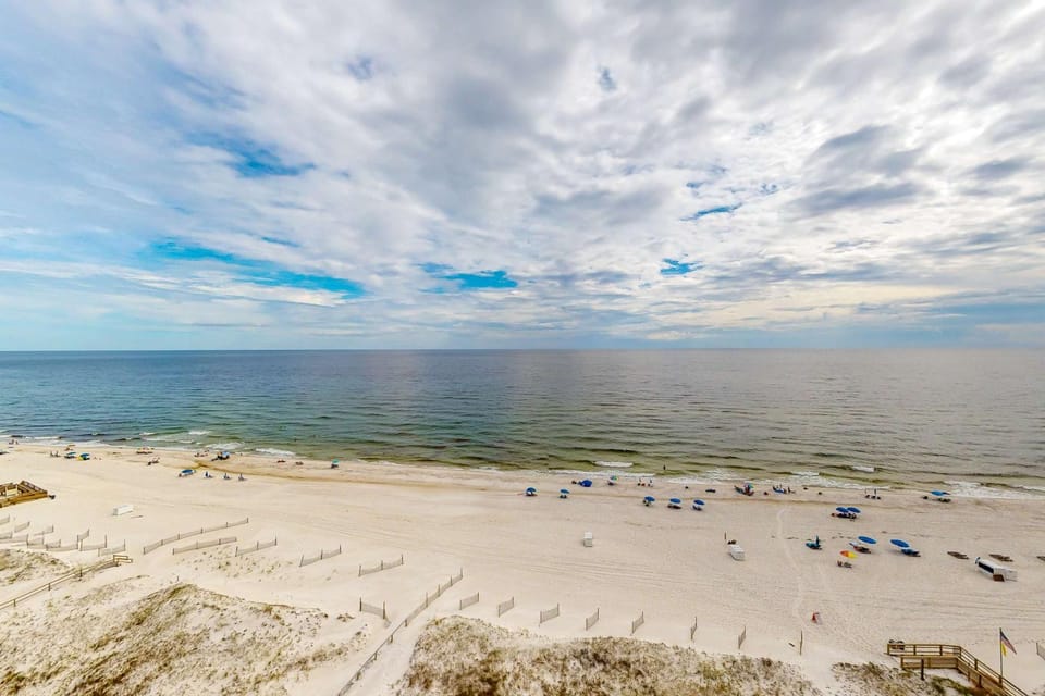 Beachfront condo with Gulf view balcony pools hot tubs & gym access House in Orange Beach