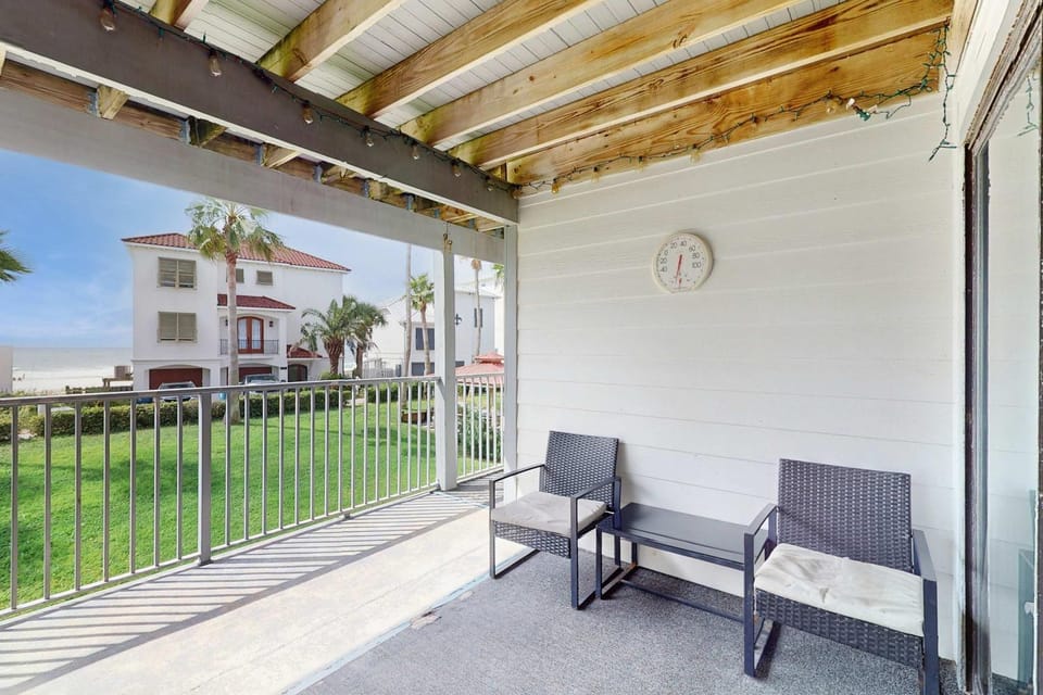 Beachfront Suite with Free WiFi Elevator Shared Pool and Central AC House in Orange Beach
