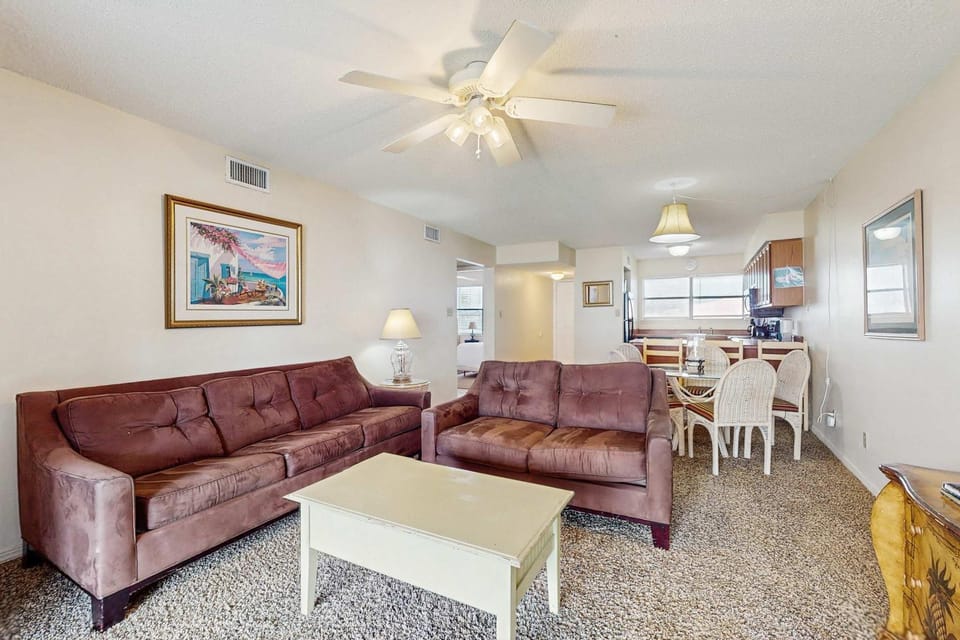 Beachfront Suite with Free WiFi Elevator Shared Pool and Central AC House in Orange Beach