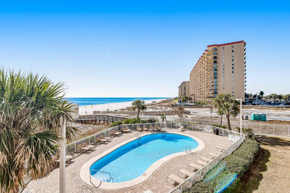 Ideally located home in beachfront building with WiFi pool sauna & tennis House in Orange Beach