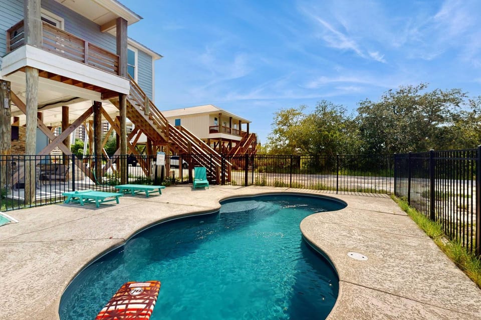 Gorgeous beach house with private pool outdoor TV & custom grill area House in Orange Beach