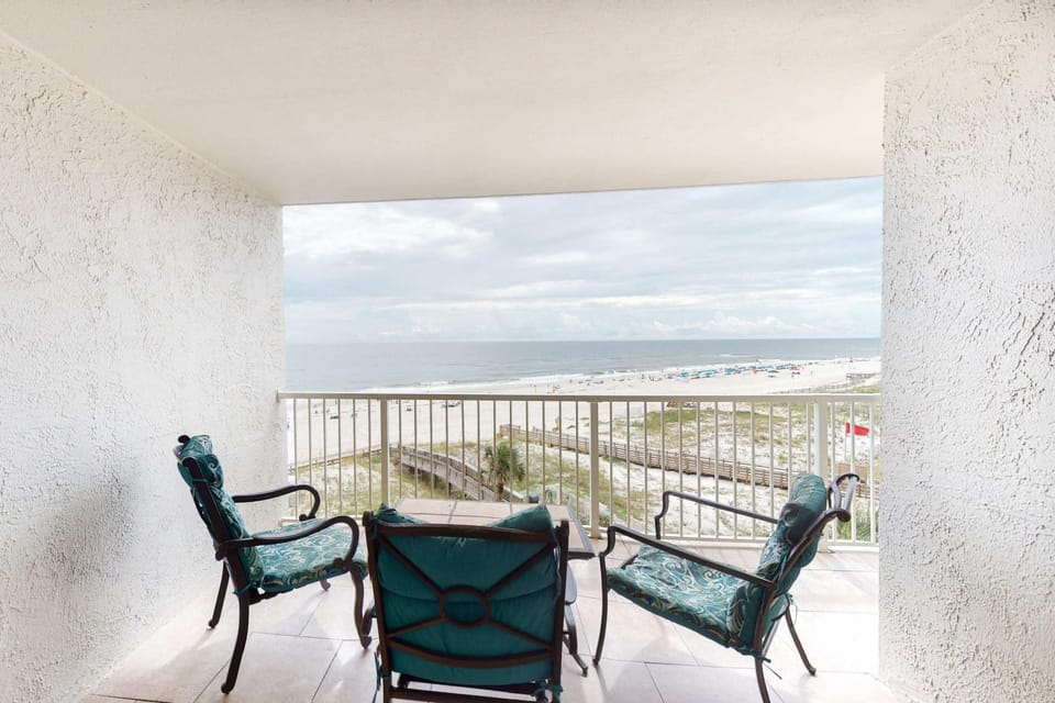 Fantastic home in beachfront complex with Gulf-side pool sauna & WiFi House in Orange Beach