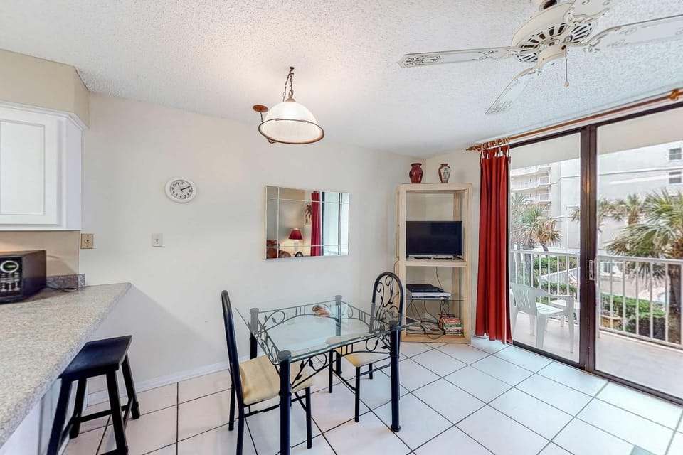 Wonderful beachfront vacation complex with private pool WiFi balcony & AC House in Orange Beach