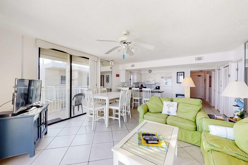 Fantastic condo with elevator WiFi & central AC - beachfront Location House in Orange Beach