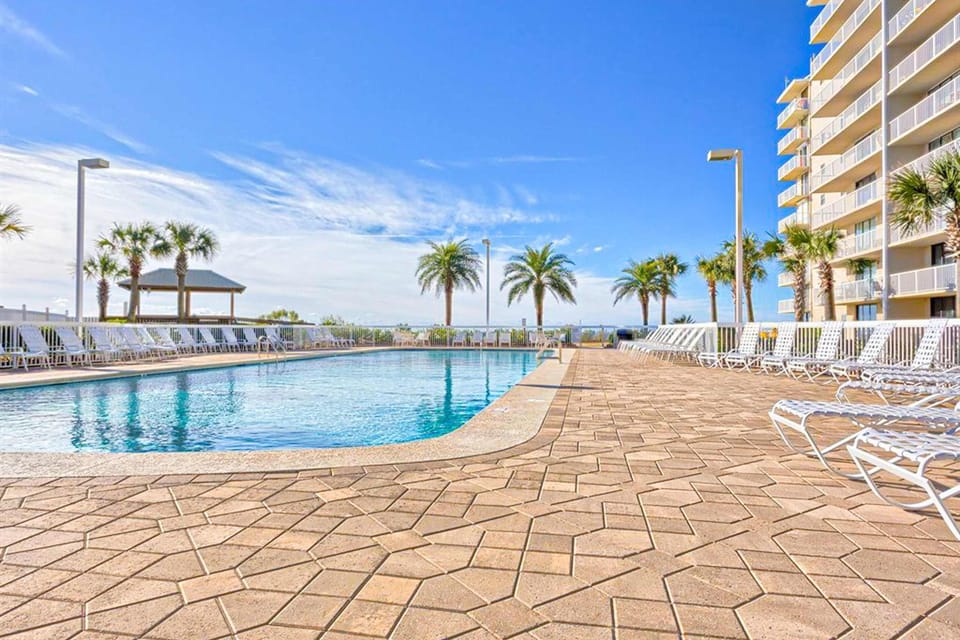 Fantastic condo with elevator WiFi & central AC - beachfront Location House in Orange Beach