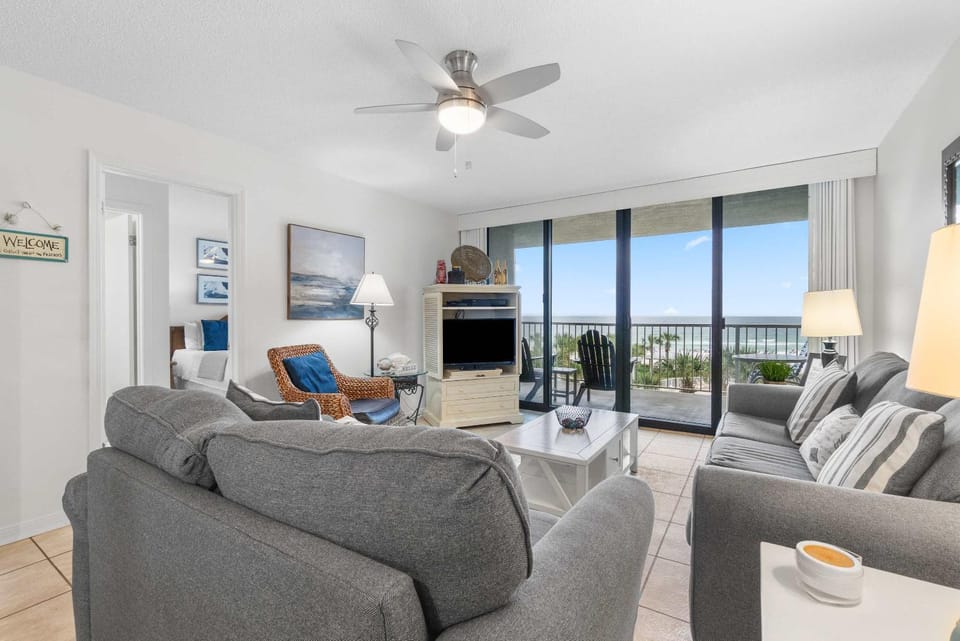 Wonderful home in beachfront complex with pool WiFi & central AC House in Orange Beach