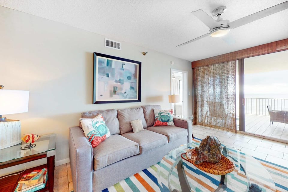 Beachfront condo with pool tennis court hot tub & central AC House in Orange Beach
