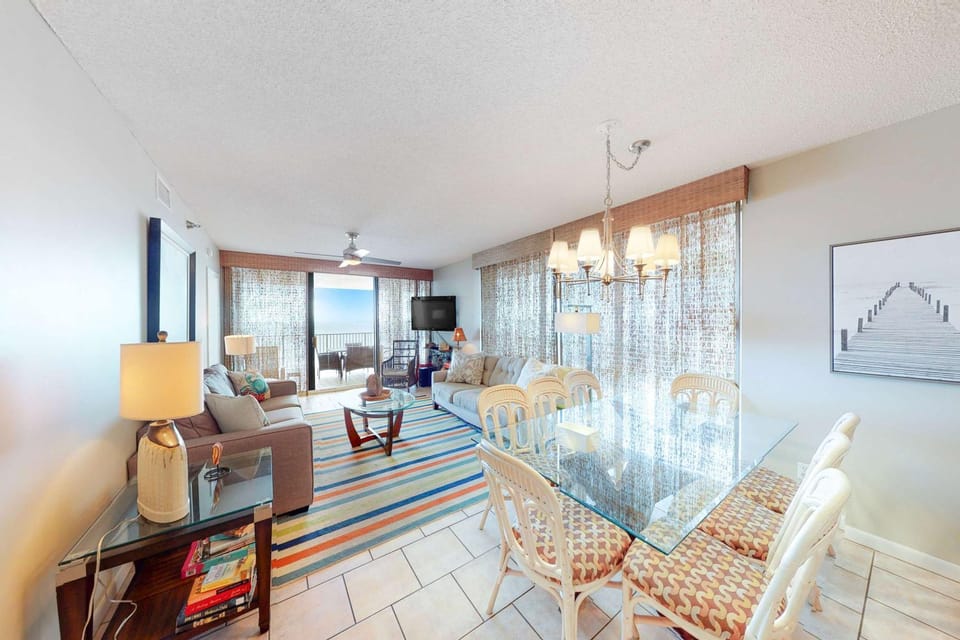 Beachfront condo with pool tennis court hot tub & central AC House in Orange Beach
