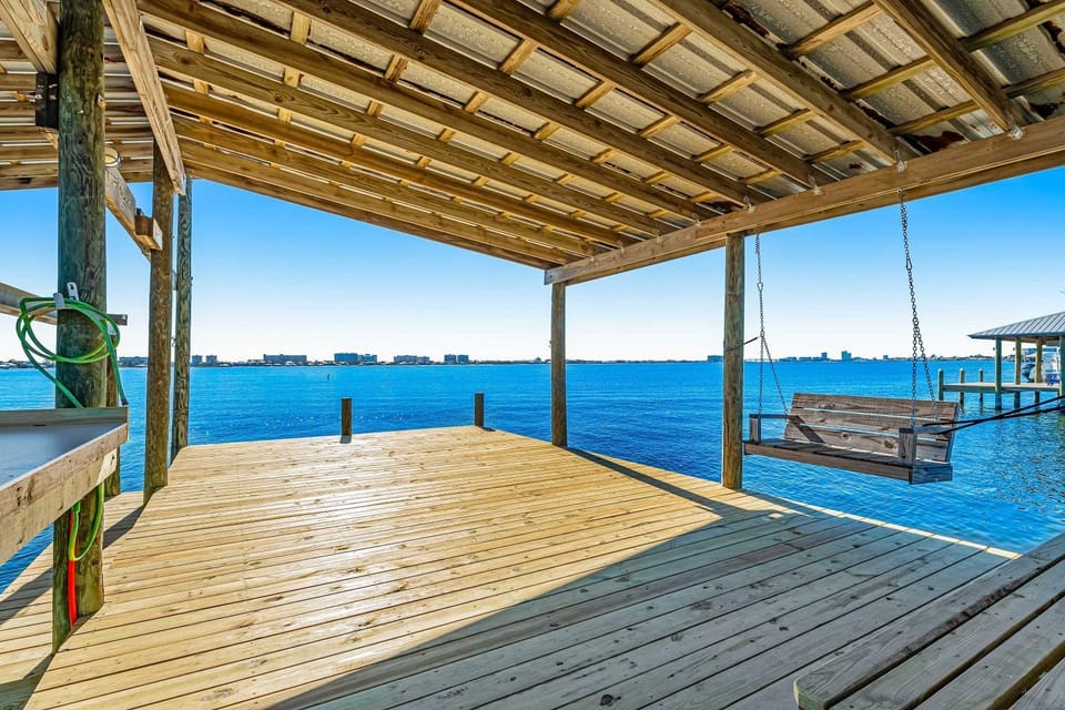 Charming bay front home with WiFi central AC balcony & deck House in Ono Island
