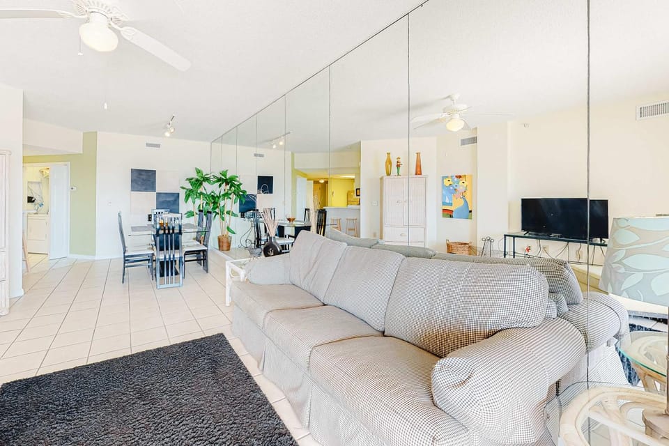 Amazing Seventh-Floor Condo in Beachfront Resort with Free WiFi Shared Pool House in Orange Beach