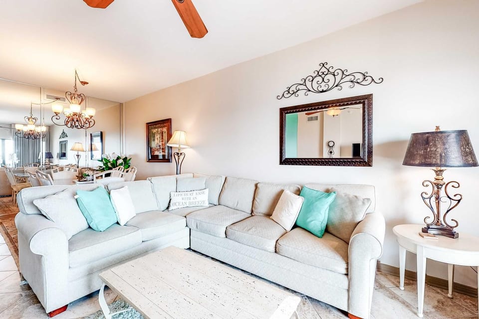 Ninth-Floor Condo in Beachfront Resort with Free WiFi Shared Pool Tennis Court House in Orange Beach