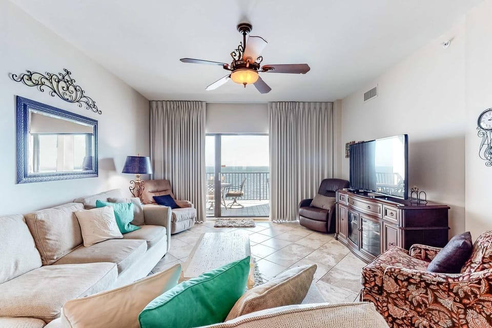 Ninth-Floor Condo in Beachfront Resort with Free WiFi Shared Pool Tennis Court House in Orange Beach