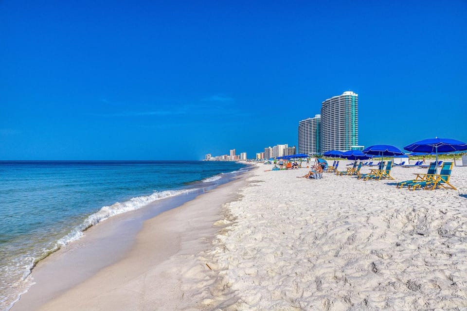 Spacious and Shiny Condo with Shared Pool & Hot Tub Free WiFi Central AC House in Orange Beach