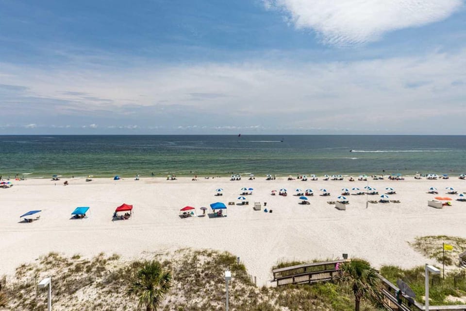 Fifth-Floor Getaway in Beachfront Resort with Free WiFi Central AC Shared Pool House in Orange Beach