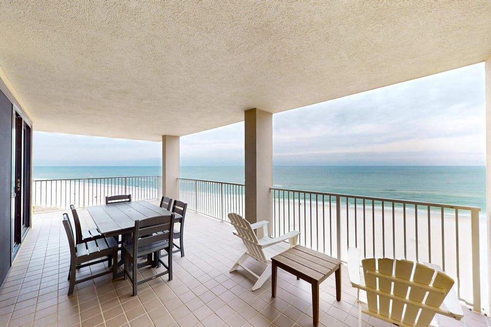 Lovely resort condo with spectacular Gulf views pool & tennis House in Orange Beach