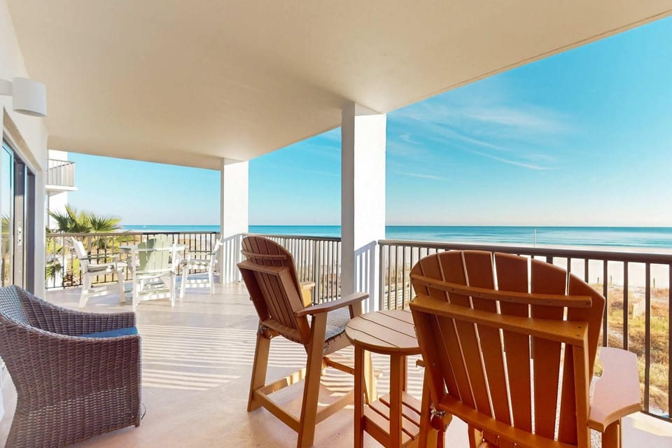 Delightful Corner Getaway With Gulf Views Beach Access Free WiFi & Shared Pools House in Orange Beach